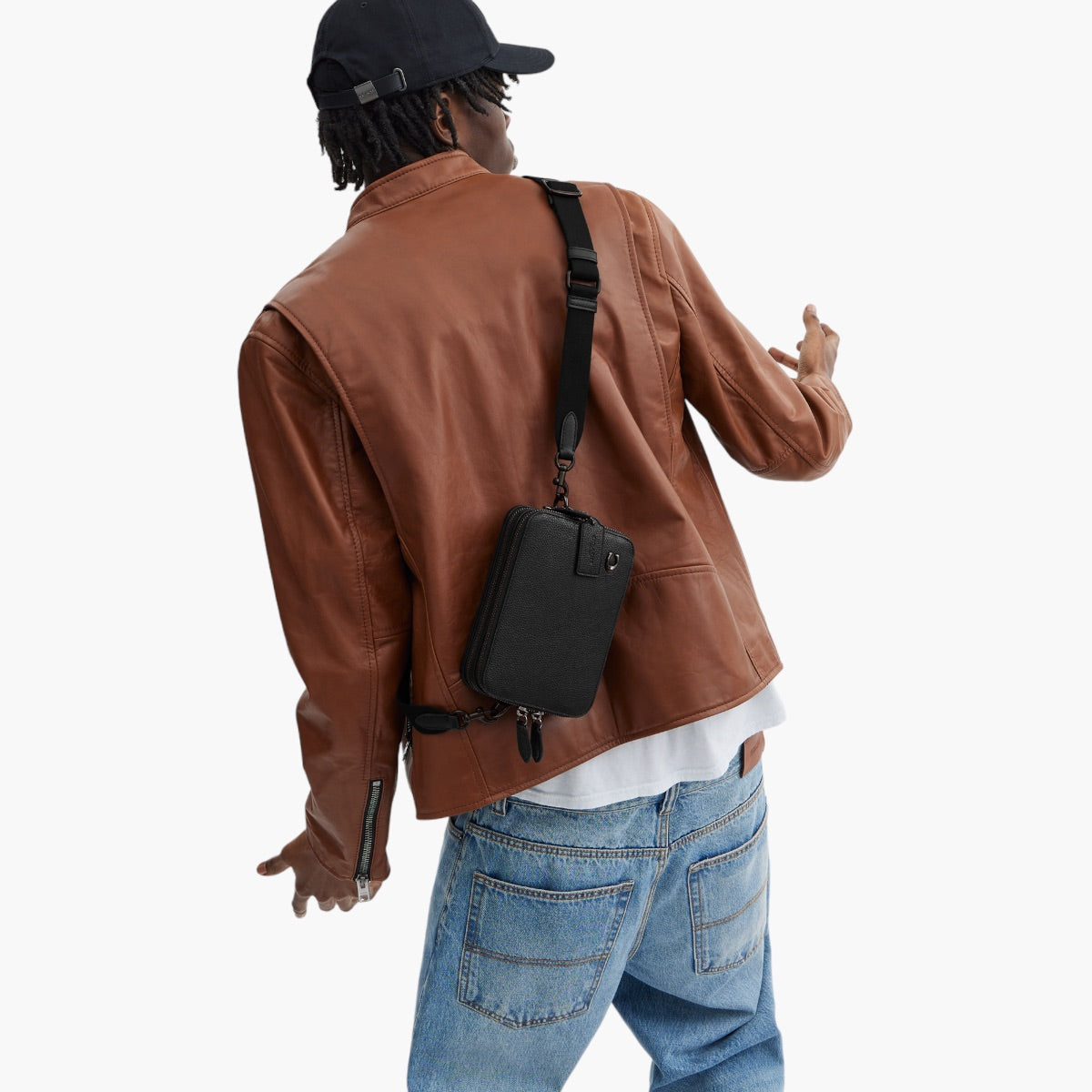 Coach Charter Crossbody 19 | LEVISONS